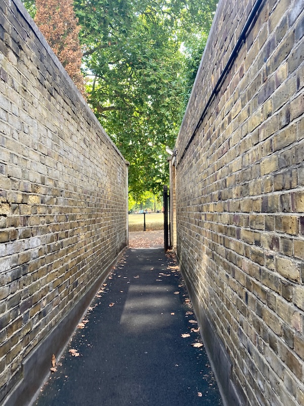 The Ginnel to Green Park